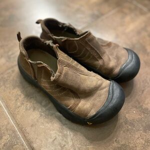 Keen Boy’s Brixen Waterproof Slip on Mules in Brown Youth Size 2